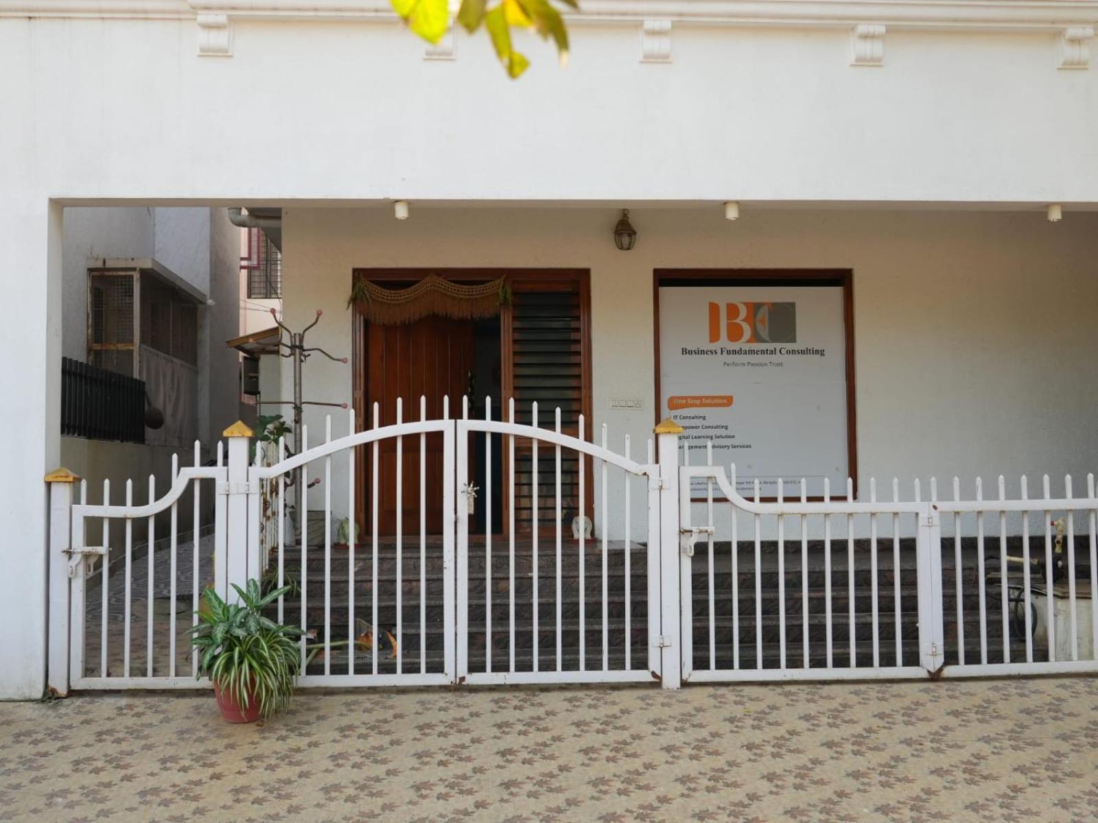 French Courtyard House Hotel Bangalore Exterior photo